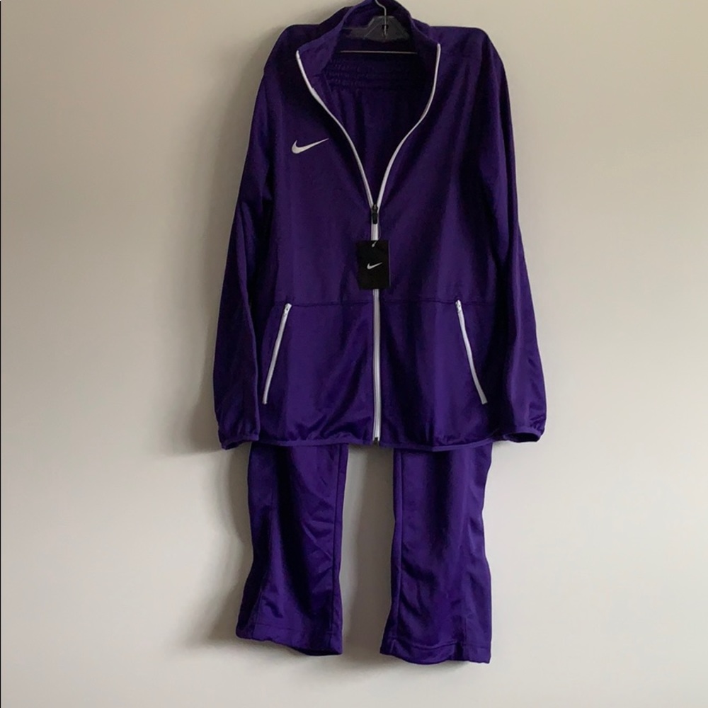 Nike Women’s Size L Jogging Suite NWT!